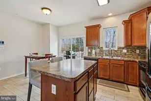 821 Croggan Cres, Glen Burnie, MD 21060 - Photo 9