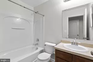 823 Croggan Cres, Glen Burnie, MD 21060 - Photo 17