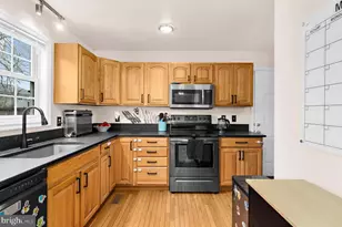 7665 Cedar Dr, Pasadena, MD 21122 - Photo 13