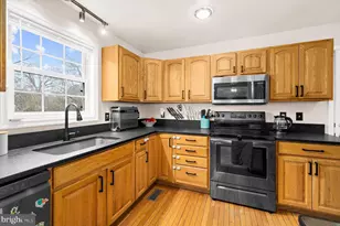 7665 Cedar Dr, Pasadena, MD 21122 - Photo 15