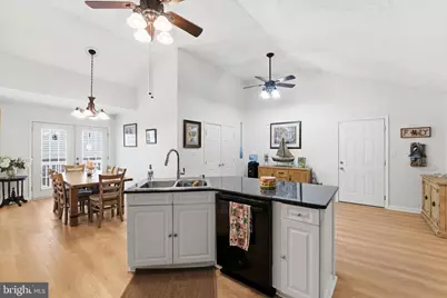 7806 Appletree Road, Pasadena, MD 21122 - Photo 19