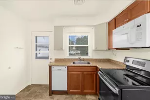 8229 Fort Smallwood Rd, Baltimore, MD 21226 - Photo 11