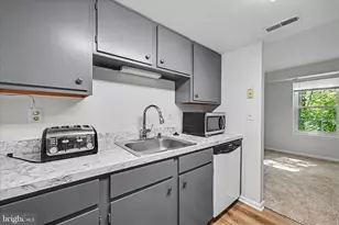 678 Newbridge Ct, Arnold, MD 21012 - Photo 9