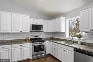 864 Snow Valley Ln, Odenton, MD 21113 - Photo 9