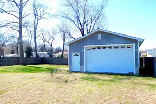 8384 Forest Dr, Pasadena, MD 21122 - Photo 3