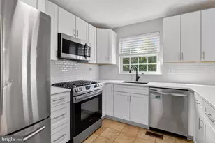 8013 Pink Lily Ct, Pasadena, MD 21122 - Photo 7