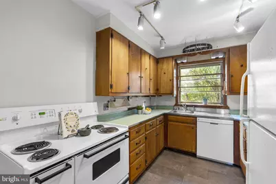 211 W Maple Road, Linthicum Heights, MD 21090 - Photo 11