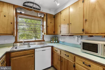 211 W Maple Road, Linthicum Heights, MD 21090 - Photo 13