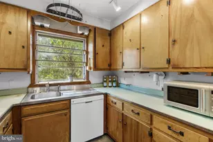 211 W Maple Rd, Linthicum Heights, MD 21090 - Photo 13