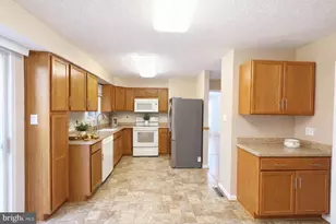 757 Sunnyfield Ln, Baltimore, MD 21225 - Photo 5