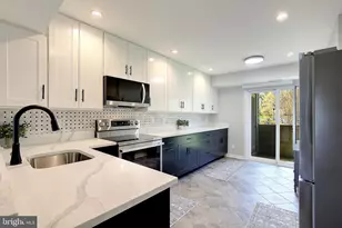 7042 Harbour Village Ct, Annapolis, MD 21403 - Photo 9