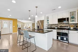 7654 Bay St, Pasadena, MD 21122 - Photo 15