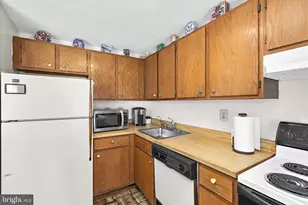 6441 Grafton Garth Ct, Glen Burnie, MD 21061 - Photo 11