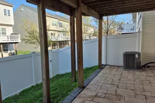 7525 Stonehouse Run Dr, Glen Burnie, MD 21060 - Photo 5