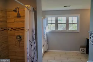 811 223rd St, Pasadena, MD 21122 - Photo 15