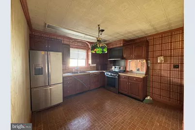 19 Seward Avenue, Brooklyn, MD 21225 - Photo 5