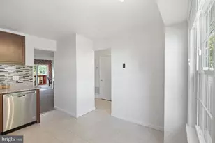 1704 W Bancroft Ln, Crofton, MD 21114 - Photo 3