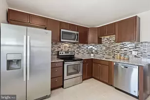 1704 W Bancroft Ln, Crofton, MD 21114 - Photo 3