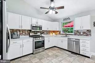 7864 Dero, Pasadena, MD 21122 - Photo 9