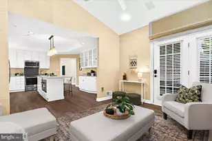 334 Colony Point Pl, Edgewater, MD 21037 - Photo 15