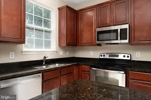 7307 Gardenia Ln, Glen Burnie, MD 21060 - Photo 9