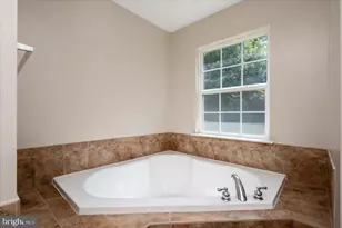 7307 Gardenia Ln, Glen Burnie, MD 21060 - Photo 19