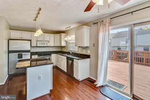 7810 Foxcove Ct, Glen Burnie, MD 21061 - Photo 7