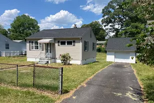10 Spring Knoll Dr, Pasadena, MD 21122 - Photo 1