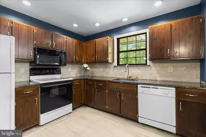 8250 Railroad Avenue, Pasadena, MD 21122 - Photo 15