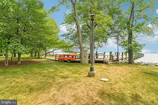 7101 Bay Front Dr, Annapolis, MD 21403 - Photo 23