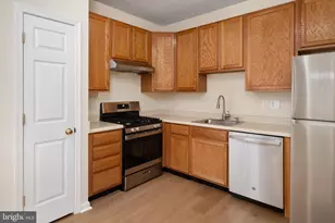 8221 Barrington Ct, Severn, MD 21144 - Photo 9