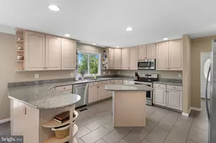 8044 Forest Glen Dr, Pasadena, MD 21122 - Photo 7