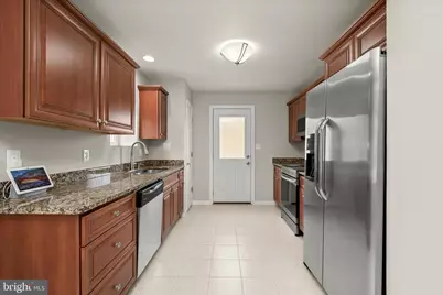 305 Bishop Avenue, Baltimore, MD 21225 - Photo 7