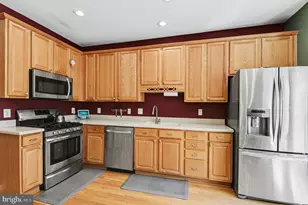 8016 Pennington Dr, Laurel, MD 20724 - Photo 9