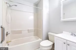 113 W Hilltop Rd, Baltimore, MD 21225 - Photo 17