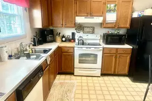 736 Sunnyfield Ln, Baltimore, MD 21225 - Photo 11