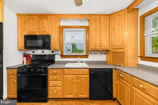 205 7th Ave, Baltimore, MD 21225 - Photo 11