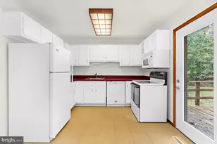 130 Circle Rd, Pasadena, MD 21122 - Photo 17