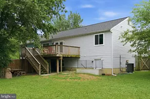 556 E Park Ct, Glen Burnie, MD 21061 - Photo 23