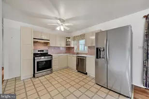 306 Regency Cir, Linthicum Heights, MD 21090 - Photo 17