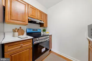 201 Water Fountain Ct, Glen Burnie, MD 21060 - Photo 13