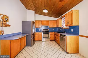 7882 Brighton Ct, Pasadena, MD 21122 - Photo 7