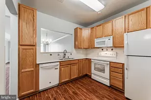 8605 Wandering Fox Trail, Odenton, MD 21113 - Photo 5