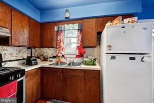 109 W Hilltop Rd, Baltimore, MD 21225 - Photo 13