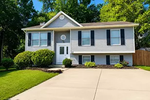 13 McNeil Ct, Glen Burnie, MD 21061 - Photo 1