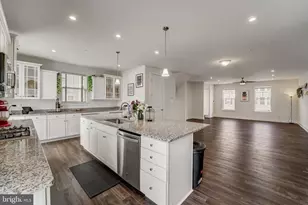 8382 Amber Beacon Cir, Millersville, MD 21108 - Photo 3