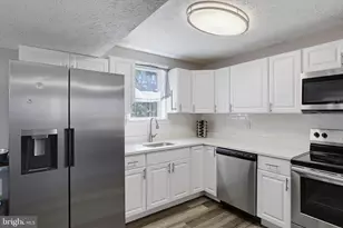 7824 Catherine Ave, Pasadena, MD 21122 - Photo 5