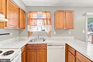 940 Hammonds Ln, Brooklyn, MD 21225 - Photo 11