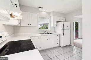 1623 Chesapeake Ln, Edgewater, MD 21037 - Photo 3