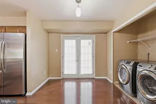 8609 Woodland Manor Dr, Laurel, MD 20724 - Photo 11